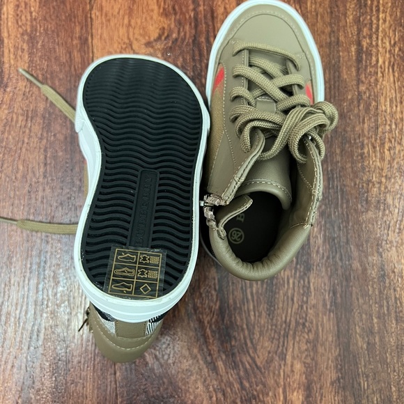 Burberry hi top boys sneakers - Picture 6 of 10
